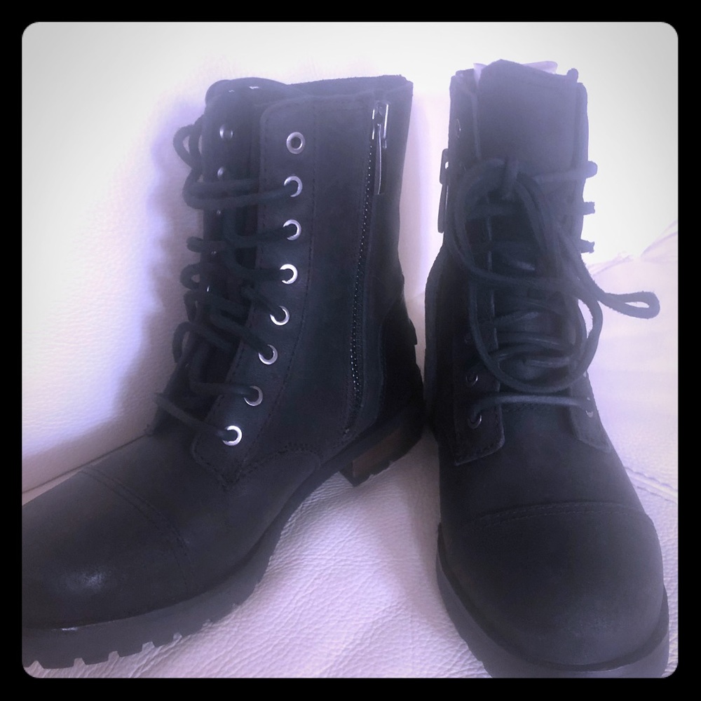 Uggs combat boots size 5